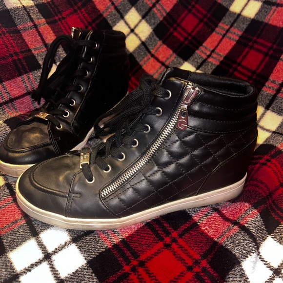 Women’s size 9 Guess shoes - Picture 4 of 7